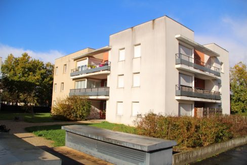 Bruges-appartement-T3-balcon-2-places-de-parking-cellier-1216-02