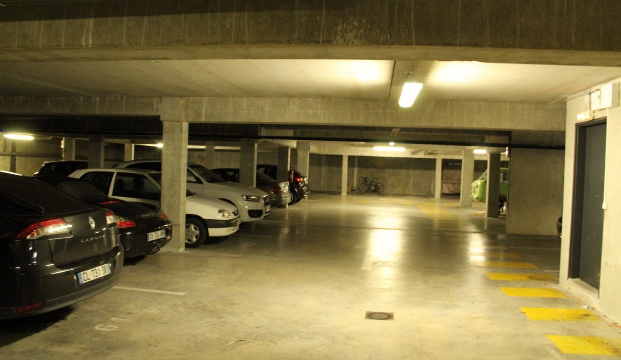 Bruges-appartement-T3-balcon-2-places-de-parking-cellier-1216-03