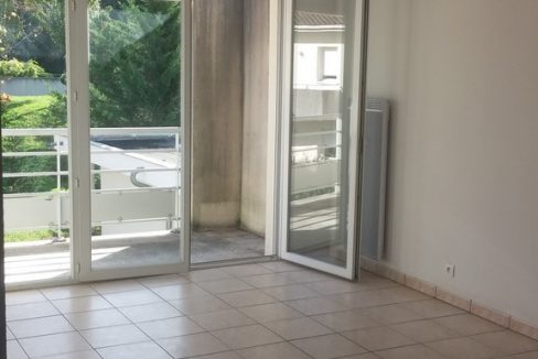 Pessac-Haut-Brion-appartement-T3-balcon-piscine-vue-sur-parc-1114-16