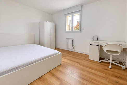 Chambre lumineuse au sol en bois-3